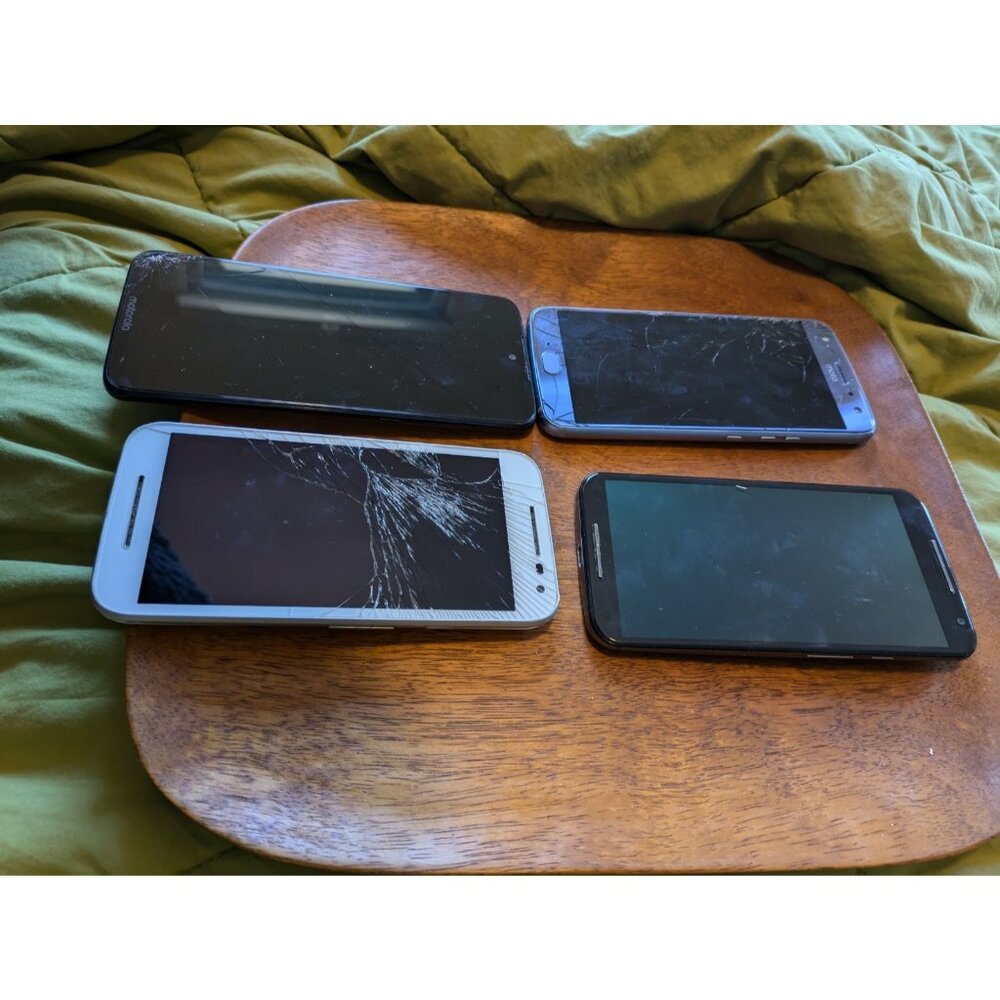 Lot Of 4 Samsung Motorola G Smart Phones Used Untested For Parts Cracked Screens